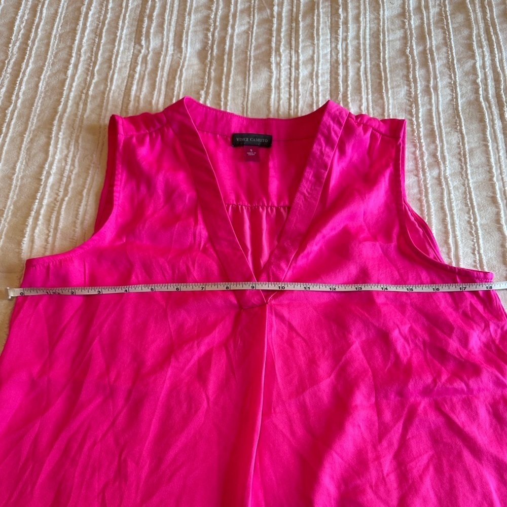 Vince Camuto Small Barbie Vivid Pink Sleeveless Blouse NWOT collar Silk like - Picture 6 of 6